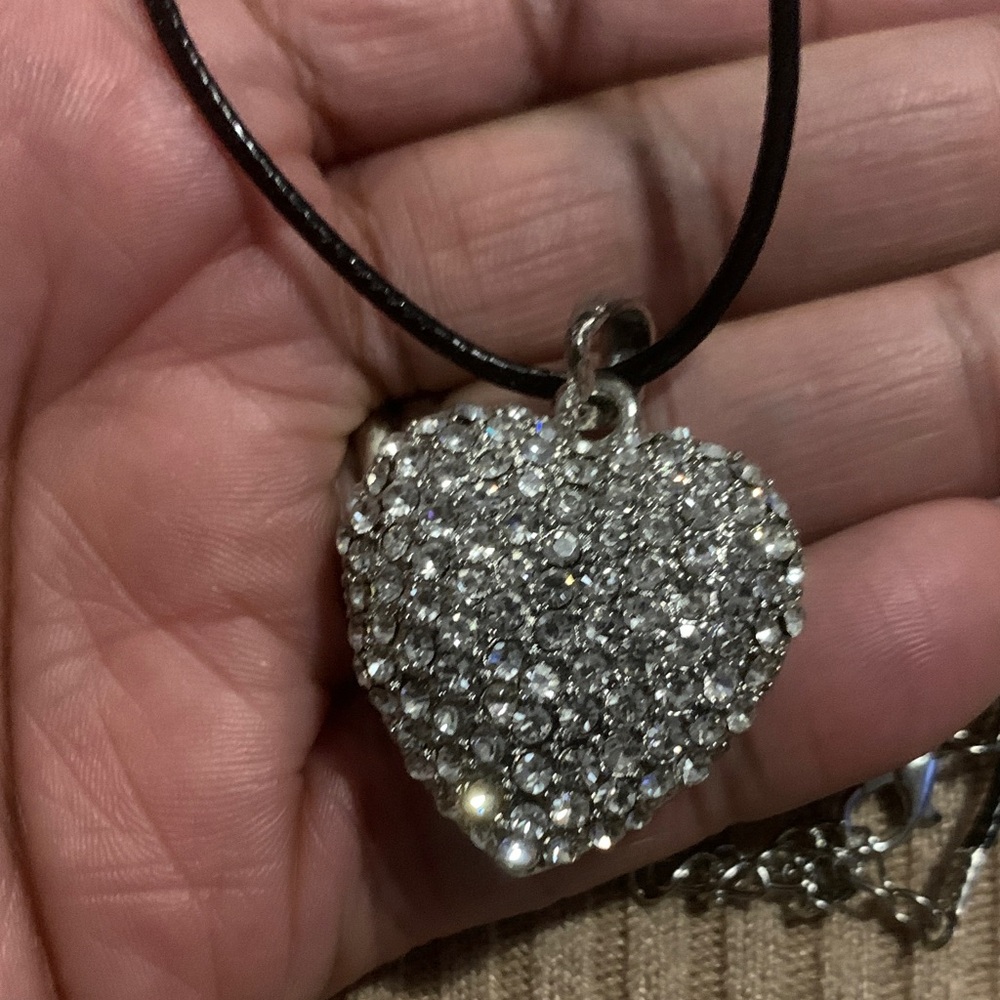 NWOT Sparkly Heart Pendant Necklace